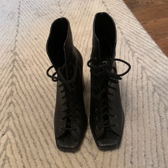 Black peep toe ankle bootie - Picture 4 of 5